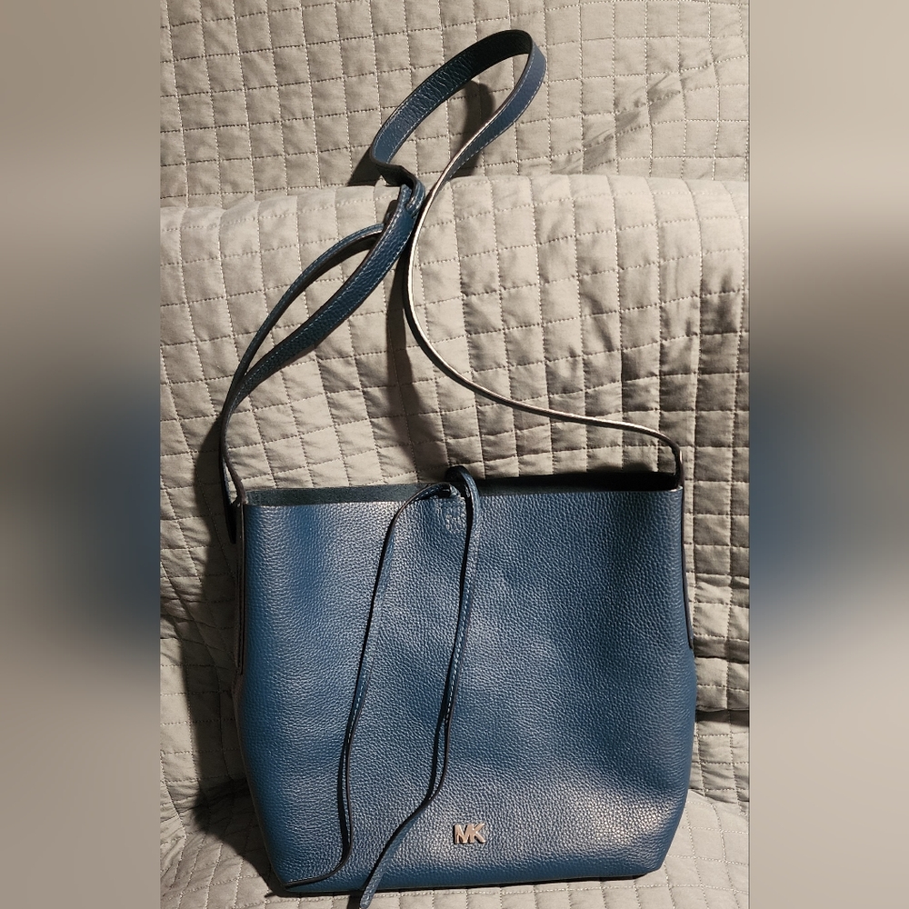 Michael Kors Junie Large Messenger Bag